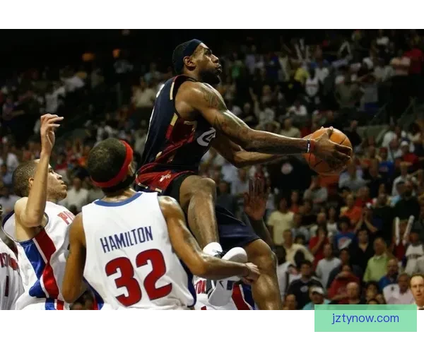 詹姆斯转型背后揭秘 雷迪克与他深度对话促使球权减少